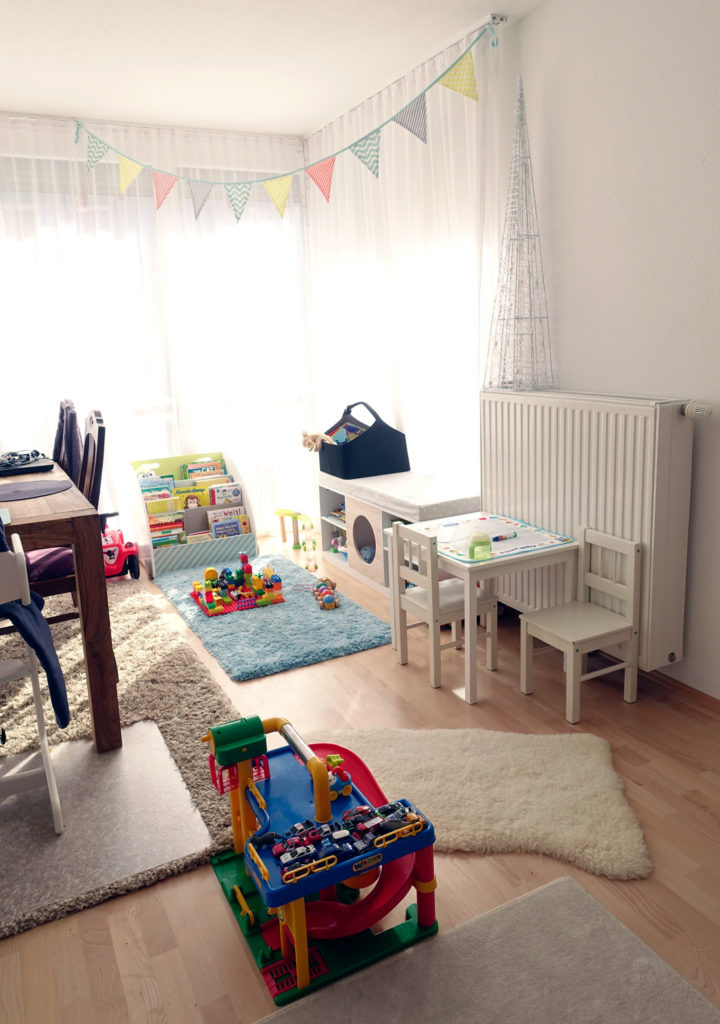 Q's play-corner in the living/dining room